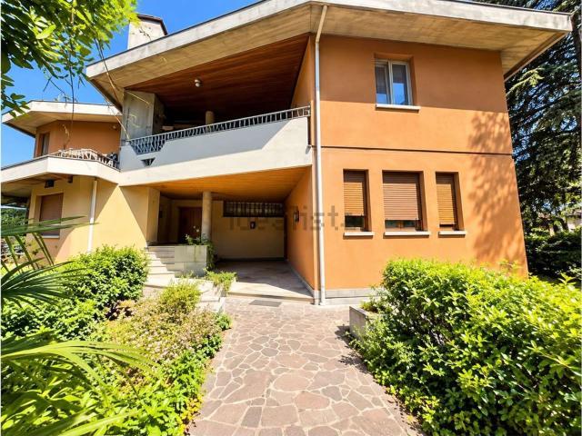 Appartamento in vendita di 125 m² in Via della Sorgente