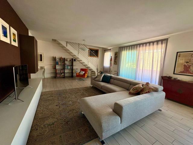 Appartamento in vendita di 125 m² in Via Elena Corner