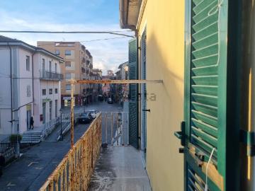 Appartamento in vendita di 125 m² in Via Ippolito Landinelli
