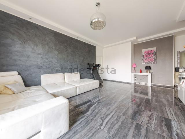 Appartamento in vendita di 125 m² in Via Lorenteggio