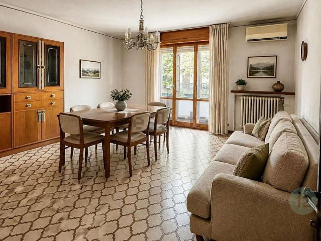 Appartamento in vendita di 125 m² in Via Lidice, 10