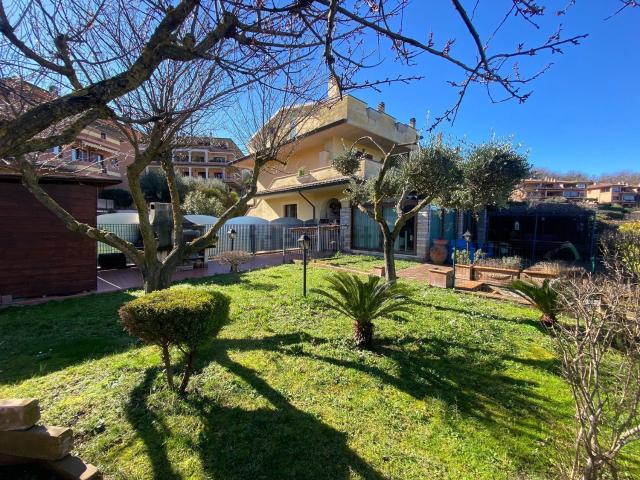 Appartamento in vendita di 125 m² in Via M. T. Gandhi