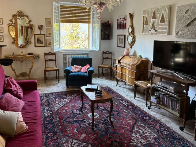 Appartamento in vendita di 125 m² in Via Scanaroli
