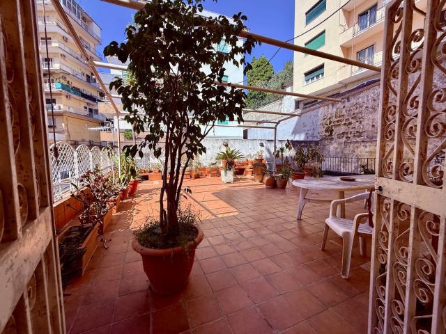 Appartamento in vendita di 125 m² in Via Posillipo, 176