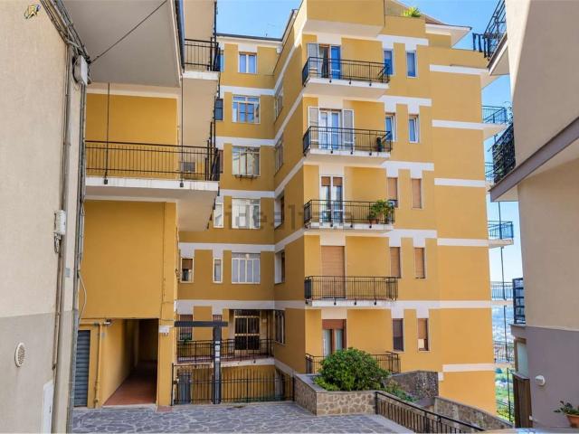 Appartamento in vendita di 125 m² in Via Panfilo Serafini, 8