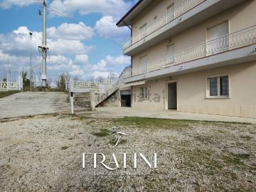 Appartamento in vendita di 125 m² in Via per Teramo, 3