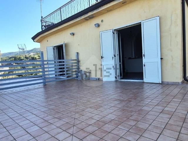 Appartamento in vendita di 125 m² in Via Riviera Prangi, 1