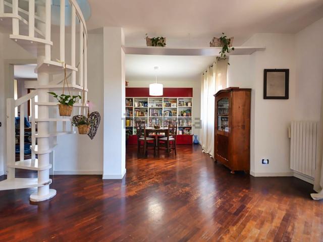 Appartamento in vendita di 125 m² in Via Trieste, 11
