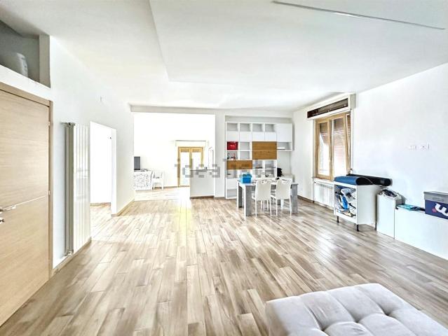 Appartamento in vendita di 125 m² in Via Umberto Maddalena, 23