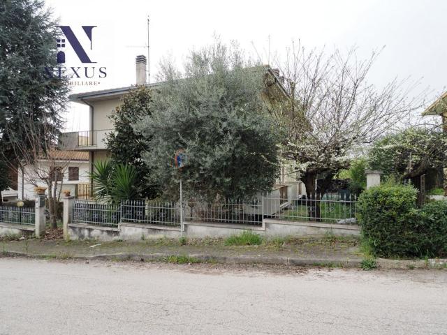 Appartamento in vendita di 125 m² in Viale Cante di Montevecchio