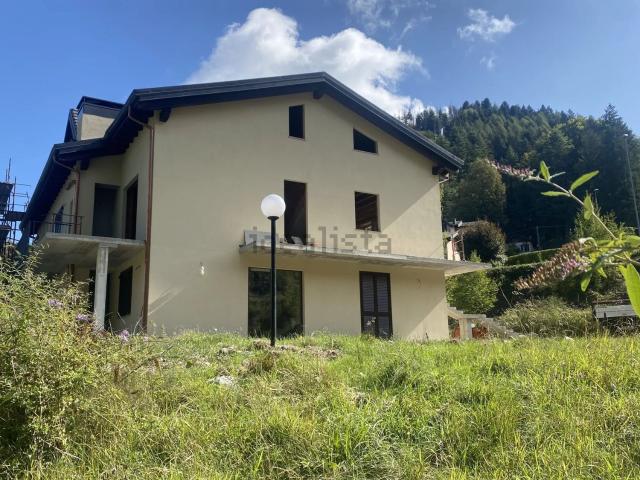 Appartamento in vendita di 125 m² in Viale Guglielmo Poletti, 37
