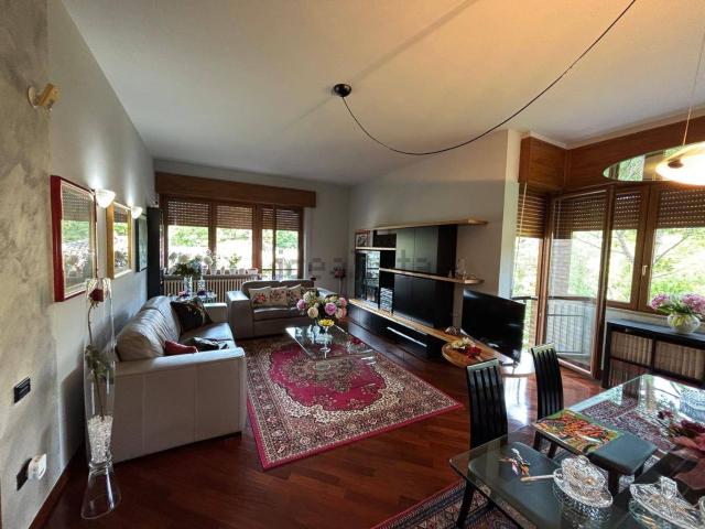 Appartamento in vendita di 125 m² in Viale Pietro Miliani, 13