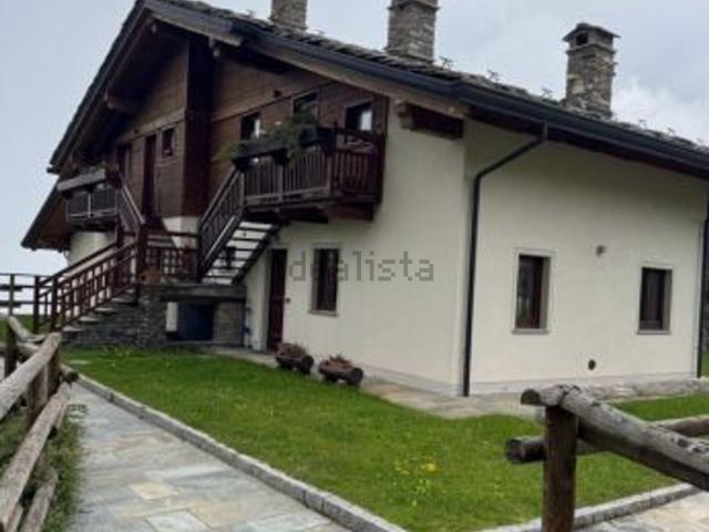 Appartamento in vendita di 125 m² in Frazione Petit Rosier, 11