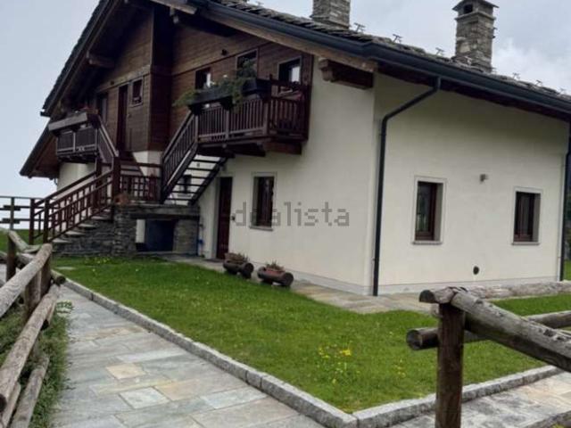 Appartamento in vendita di 125 m² in Frazione Petit Rosier, 65