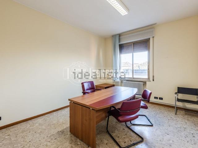 Appartamento in vendita di 125 m² in Piazza Giuseppe Garibaldi, 4