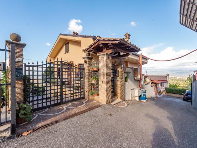 Appartamento in vendita di 126 m² in Via Cardinal Camillo Laurenti, 15