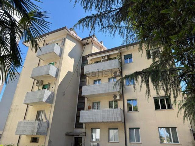 Appartamento in vendita di 126 m² in Via Antonio Caccia, 69