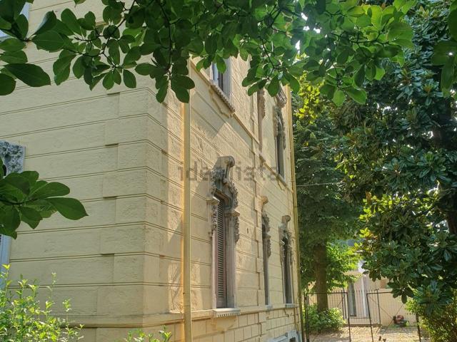 Appartamento in vendita di 126 m² in Via Giacomo Leopardi, 1