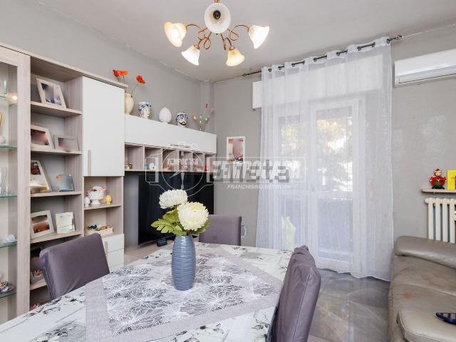 Appartamento in vendita di 126 m² in Via Dante Gibertini, 1