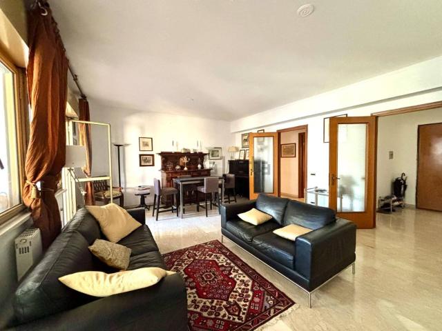 Appartamento in vendita di 126 m² in Via Laurentina
