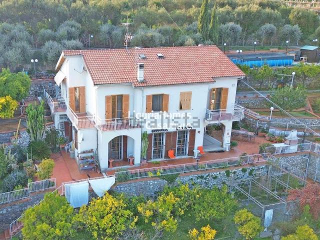 Appartamento in vendita di 126 m² in Via Madonna degli Angeli