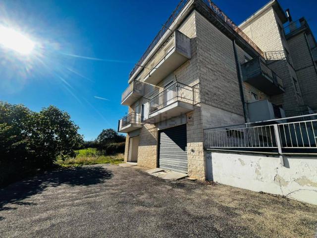 Appartamento in vendita di 126 m² in Via Padre Pio, 7