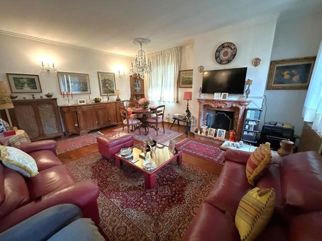 Appartamento in vendita di 126 m² in Via Pirani