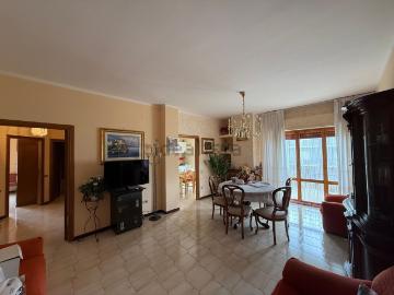 Appartamento in vendita di 126 m² in Via Ubaldo Scevola