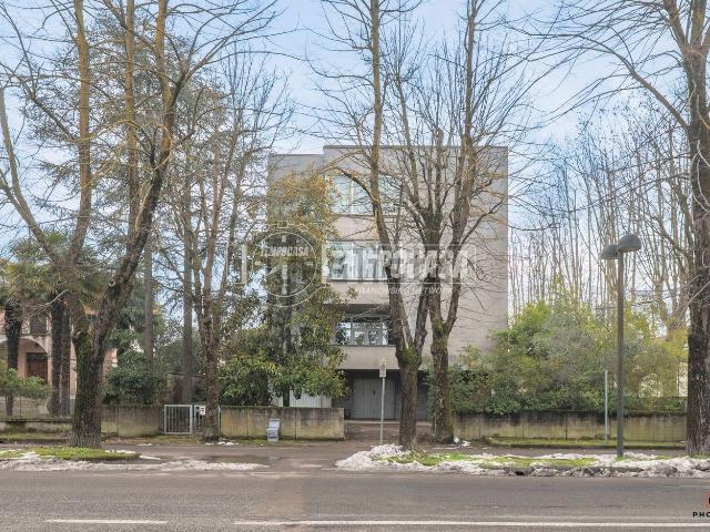 Appartamento in vendita di 126 m² in Viale Giulio Zaganelli