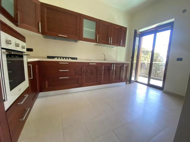 Appartamento in vendita di 126 m² in Strada Panoramica dello Stretto, 1020