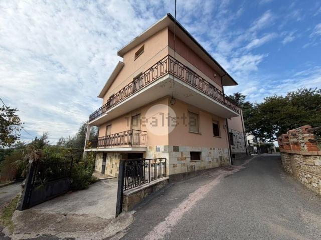 Appartamento in vendita di 127 m² in Via Col di Lana, 2