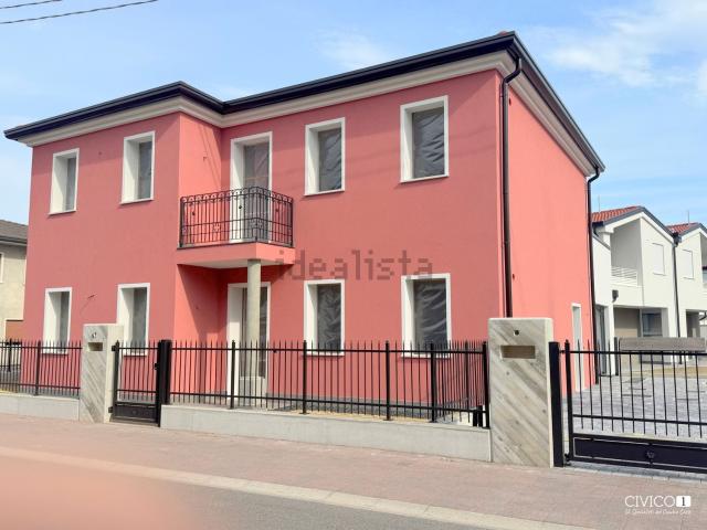 Appartamento in vendita di 127 m² in Via Chiesa Rampazzo, 33