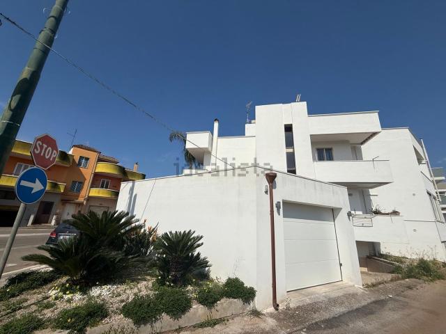 Appartamento in vendita di 127 m² in Via Aradeo, 111