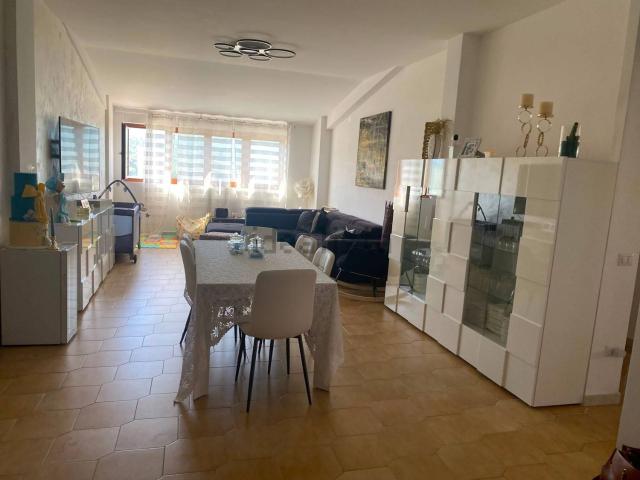 Appartamento in vendita di 127 m² in Via Giovanni XXIII