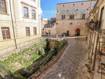Appartamento in vendita di 127 m² in Via dei Mergulensi