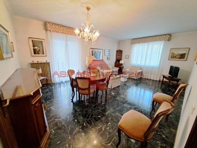 Appartamento in vendita di 127 m² in Via F.Morosini, 4