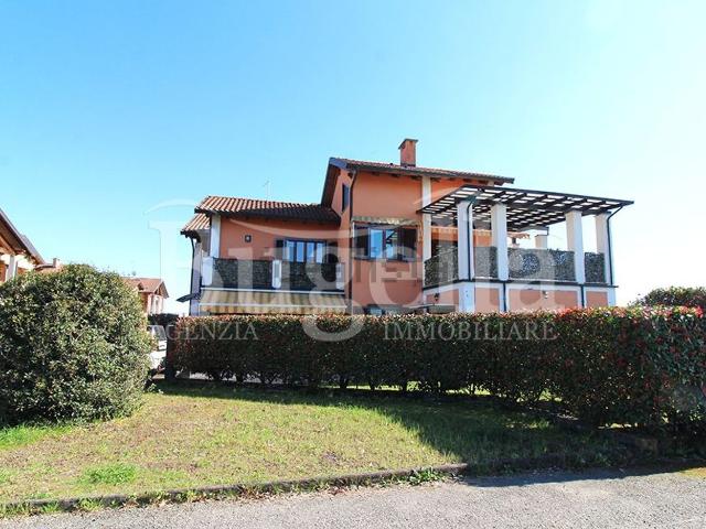 Appartamento in vendita di 127 m² in Via Monte Bianco