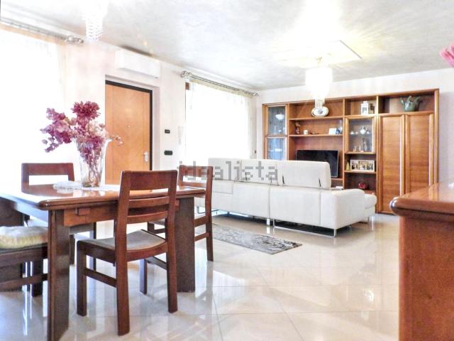 Appartamento in vendita di 127 m² in Via Salvo D&apos Acquisto, 12