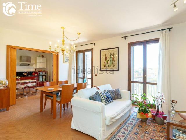 Appartamento in vendita di 127 m² in Via Prof. Andrea Caponnetto, 19