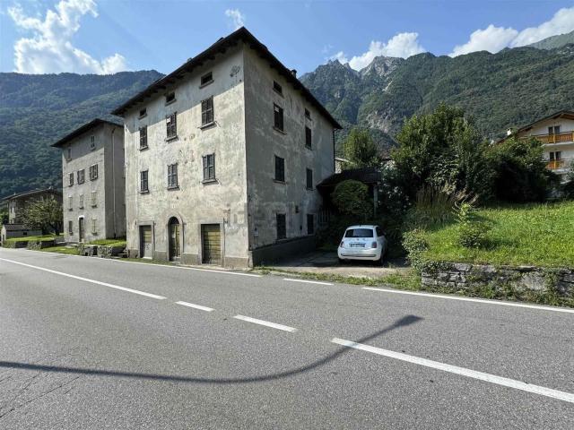 Appartamento in vendita di 127 m² in Via Rezia