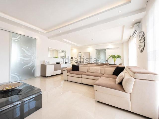 Appartamento in vendita di 127 m² in Via Teresa Mattei, 9