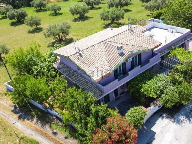Appartamento in vendita di 127 m² in Via Tre Croci, 11