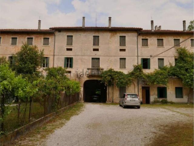 Appartamento in vendita di 127 m² in Viale Michelangelo Grigoletti, 40