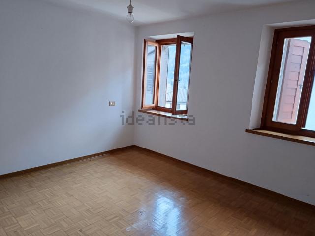 Appartamento in vendita di 128 m² in Via 5 Divisione Garibaldi, 9