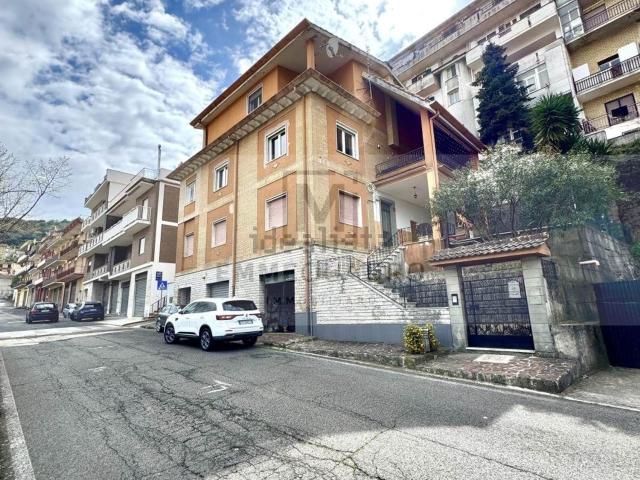 Appartamento in vendita di 128 m² in Via Capitano V. Pellegrini, 155
