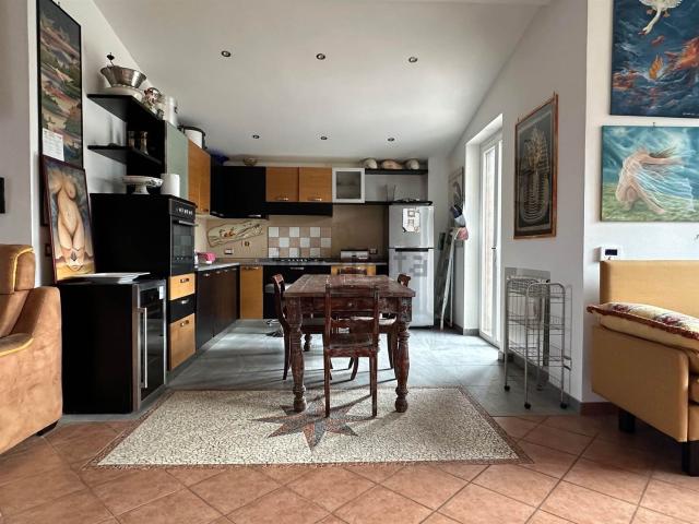 Appartamento in vendita di 128 m² in Via Civenna, 106