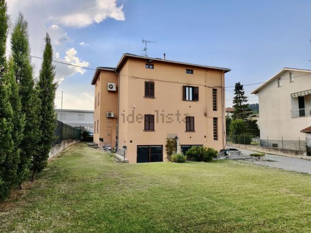 Appartamento in vendita di 128 m² in Via Cisa, 73