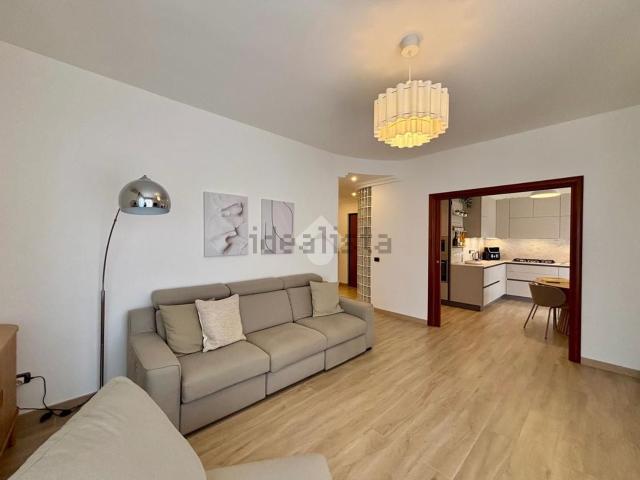 Appartamento in vendita di 128 m² in Via Berto Barbarani
