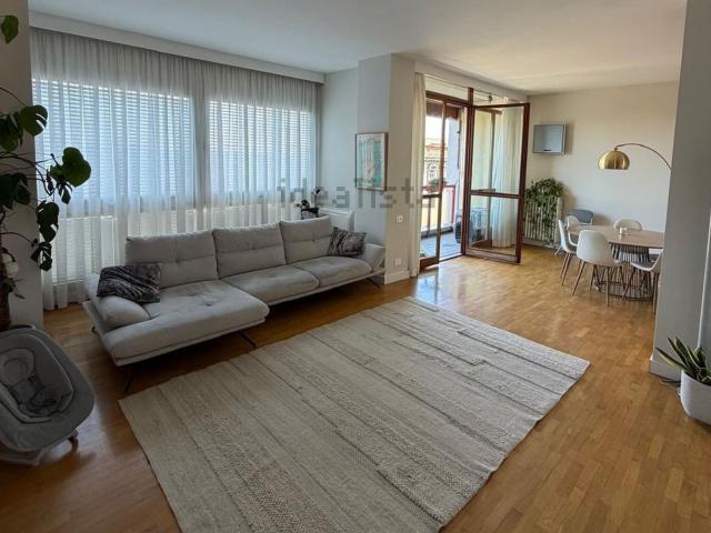 Appartamento in vendita di 128 m² in Via Giosuè Carducci