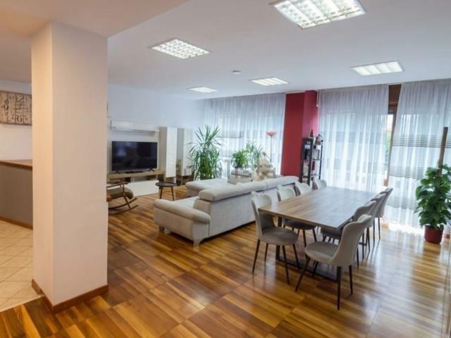 Appartamento in vendita di 128 m² in Via Giovanni Battista Scalabrini